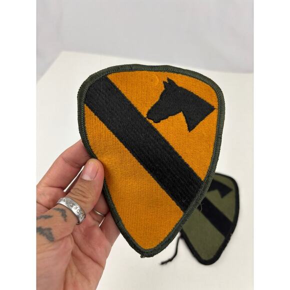 2PC US Army 1st Air Cavalry Division Patch 1960's Original 4"x5" - Picture 3 of 7